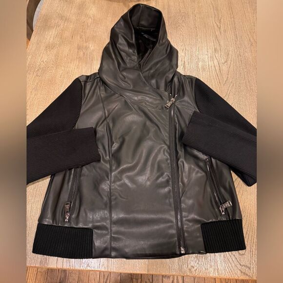 Bernardo vegan sleek jacket. Brand new! Amazing style! Black - Picture 1 of 16